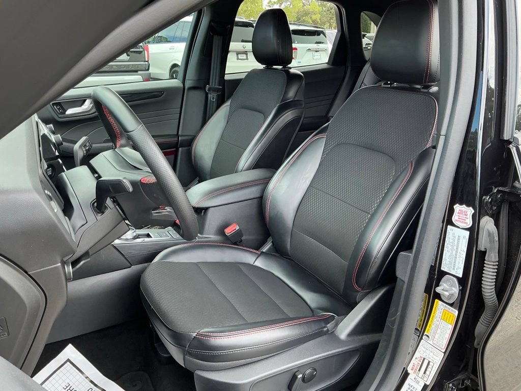 Certified 2025 Ford Escape ST-Line FWD image 30