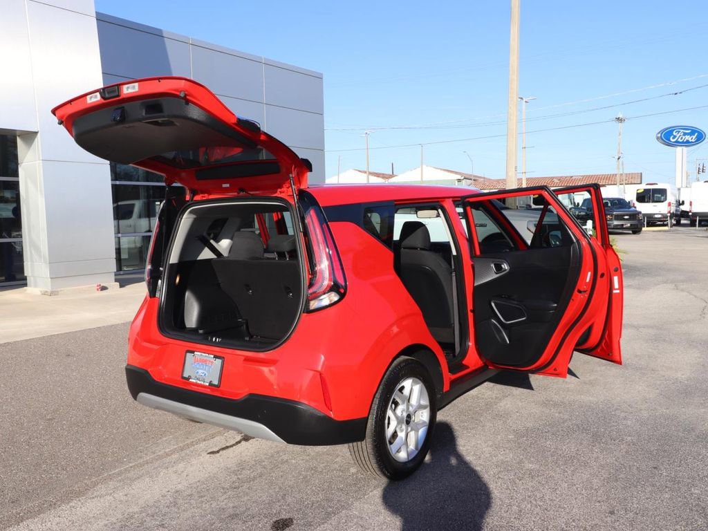 Used 2025 Kia Soul LX w/ LX Technology Package image 17