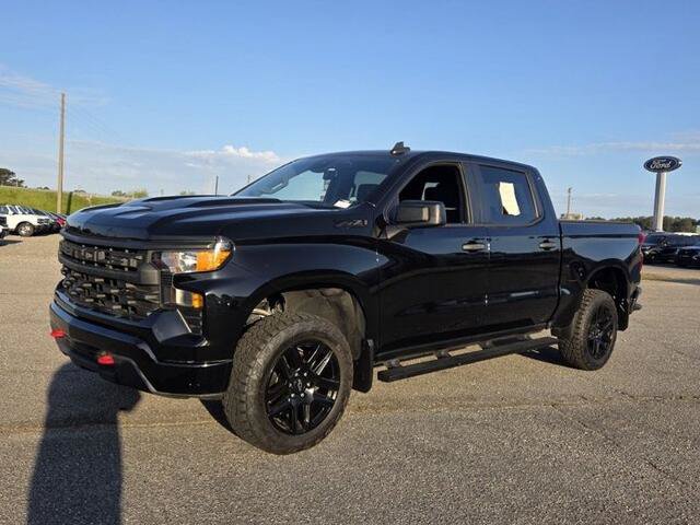 Used 2023 Chevrolet Silverado 1500 Custom Trail Boss AWD/4WD image 3