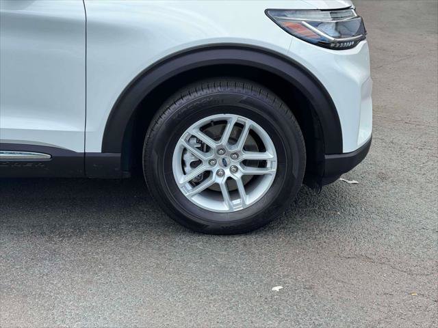 Certified 2025 Ford Explorer Active AWD/4WD image 9