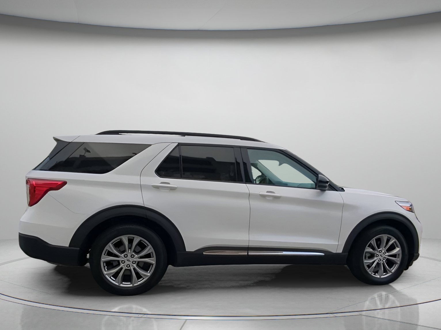 Certified 2023 Ford Explorer XLT w/ Equipment Group 202A RWD image 31