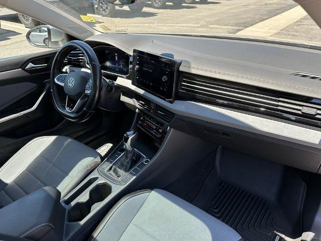 Used 2025 Volkswagen Jetta SE w/ Sunroof Package FWD image 16
