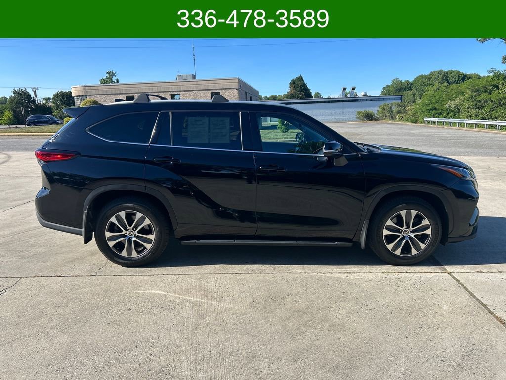 Used 2022 Toyota Highlander XLE FWD image 6