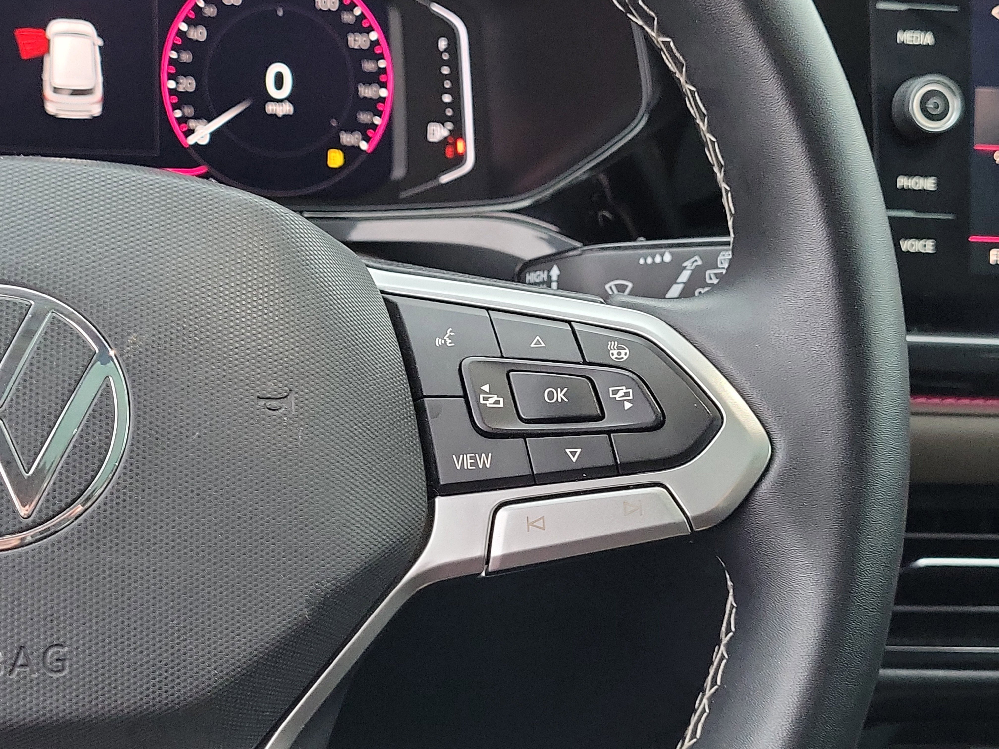 Used 2022 Volkswagen Taos SEL w/ Panoramic Sunroof Package image 25