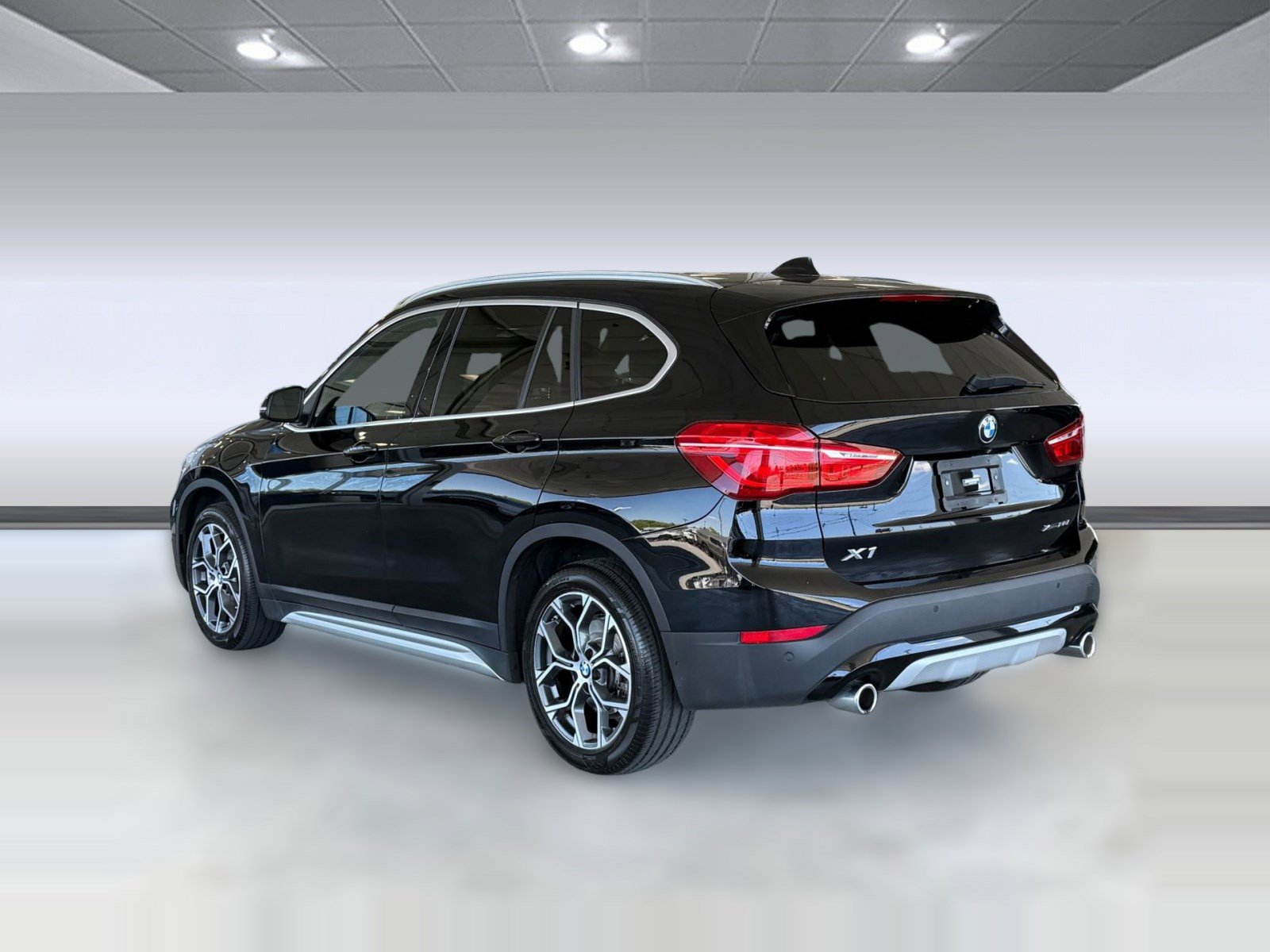 Used 2022 BMW X1 xDrive28i w/ Convenience Package AWD/4WD image 3
