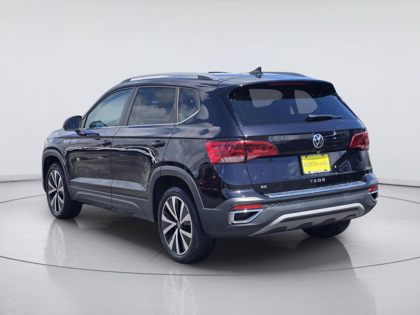 Used 2023 Volkswagen Taos SE FWD image 6