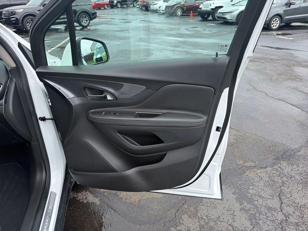 Used 2022 Buick Encore Preferred AWD/4WD image 32