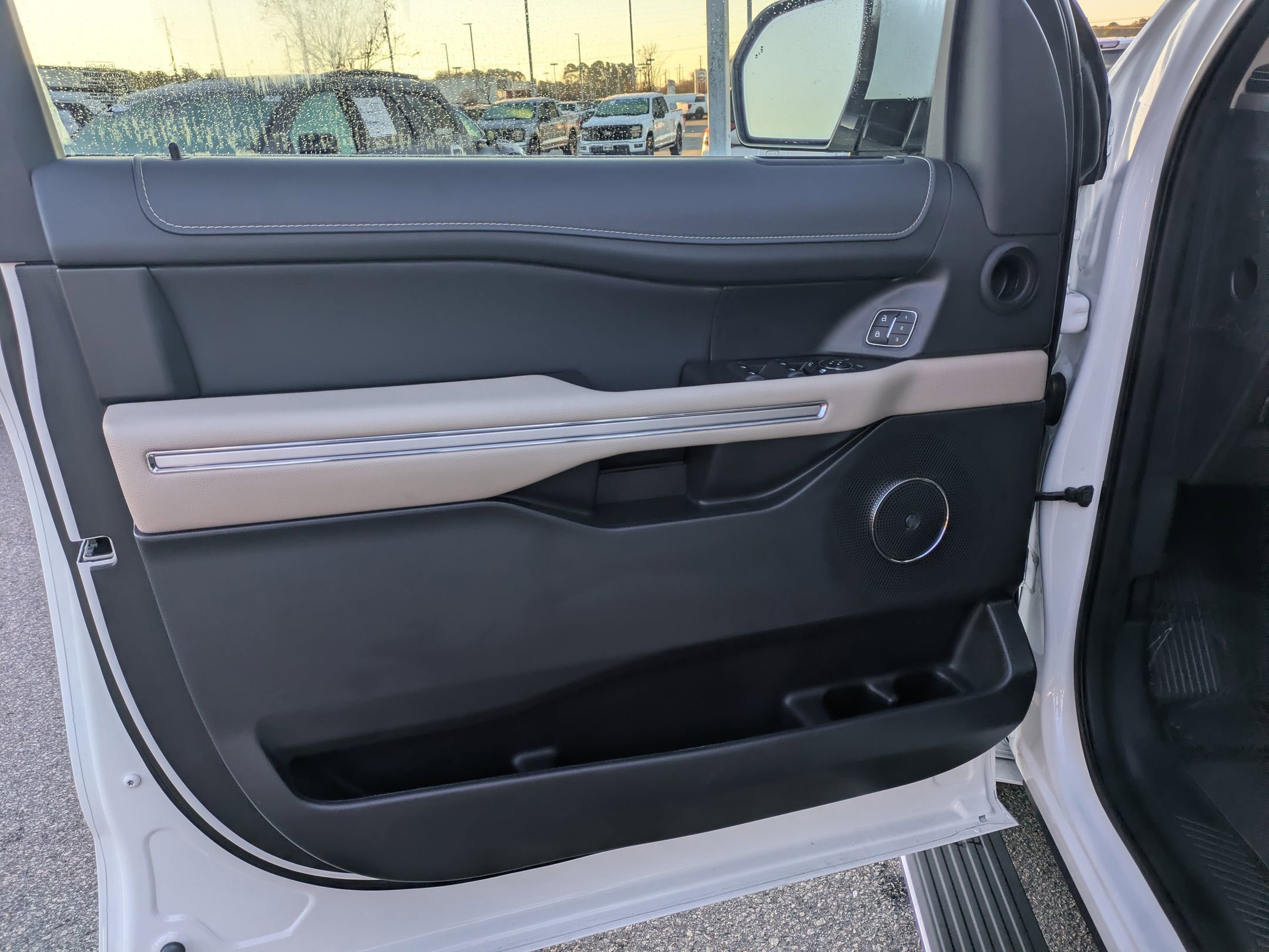 Certified 2024 Ford Expedition Limited image 12