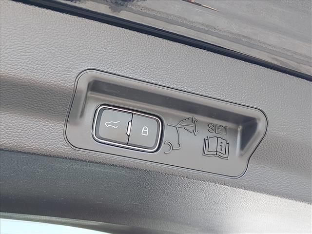 Certified 2023 Ford Explorer XLT RWD image 16