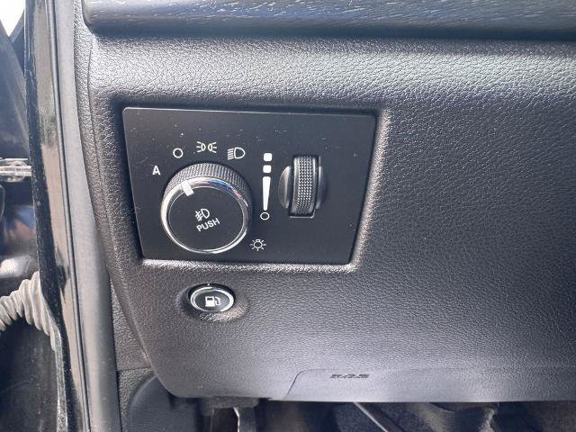 Used 2018 Jeep Grand Cherokee Altitude AWD/4WD image 18