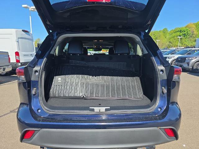 Used 2021 Toyota Highlander XLE AWD/4WD image 15