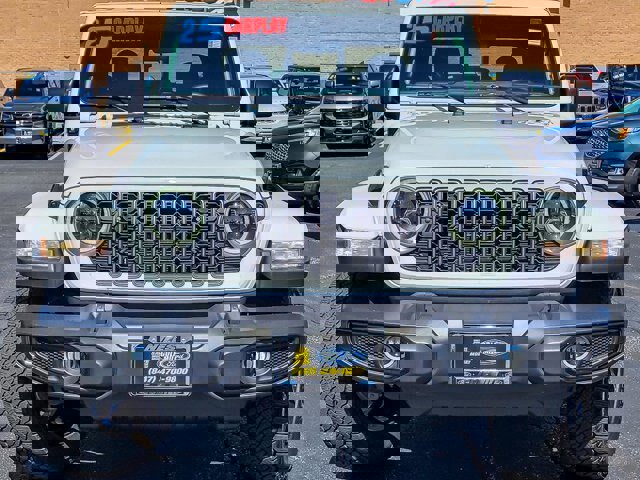 Used 2025 Jeep Gladiator Sport AWD/4WD image 8