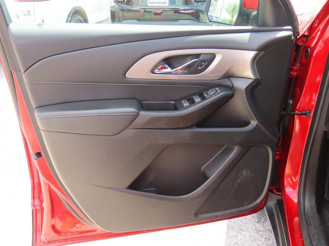 Used 2023 Chevrolet Traverse LT image 23