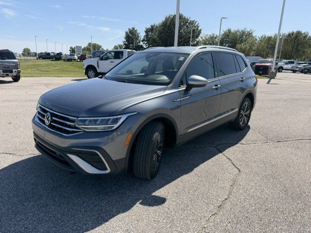 Used 2024 Volkswagen Tiguan Wolfsburg Edition AWD/4WD image 3