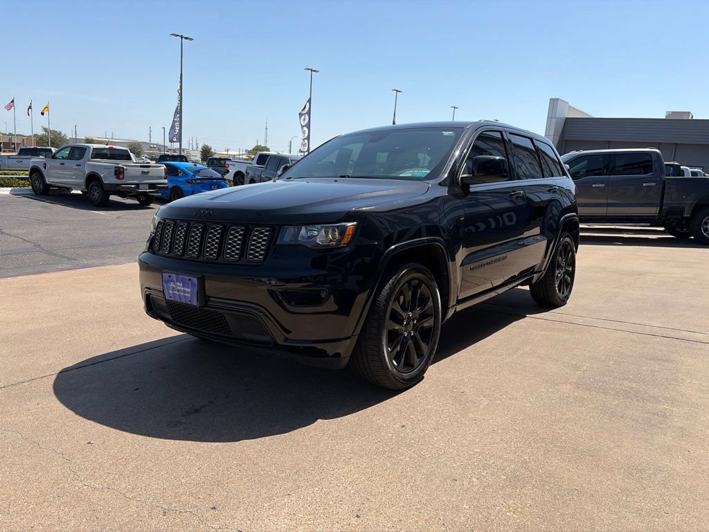 Used 2020 Jeep Grand Cherokee Altitude RWD image 4