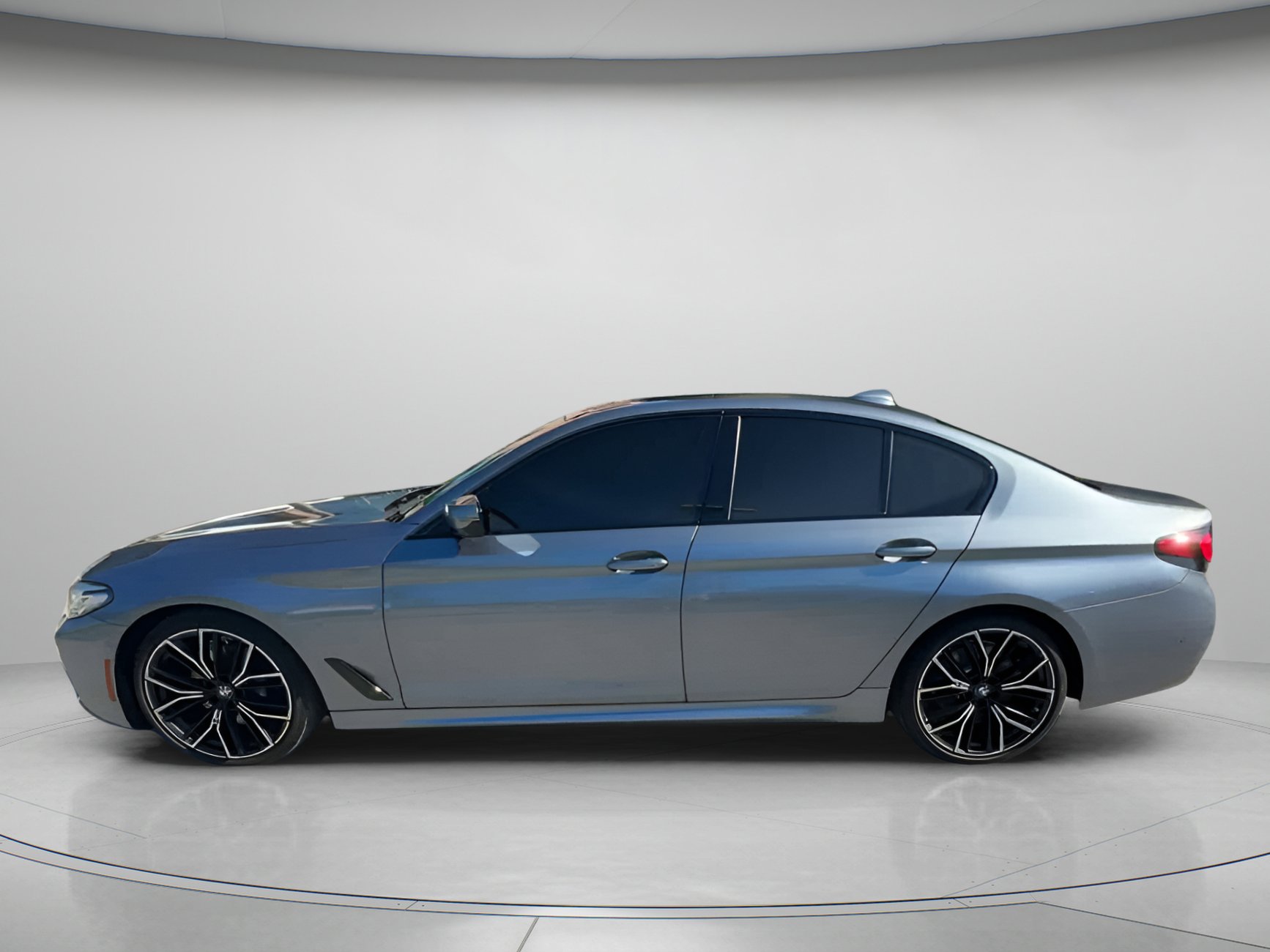 Used 2021 BMW 530i w/ M Sport Package RWD image 17