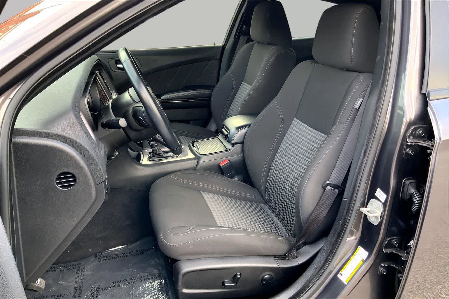 Used 2023 Dodge Charger SXT w/ Blacktop Package AWD/4WD image 8