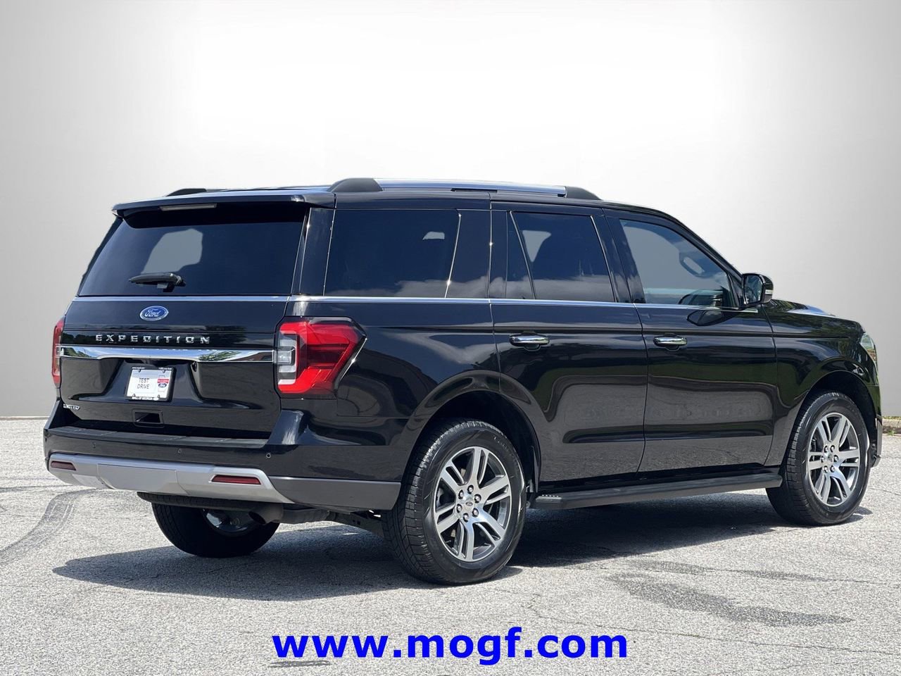 Certified 2024 Ford Expedition Limited RWD image 3