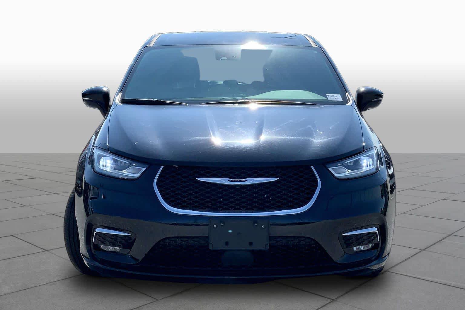 Used 2025 Chrysler Pacifica Select FWD image 4