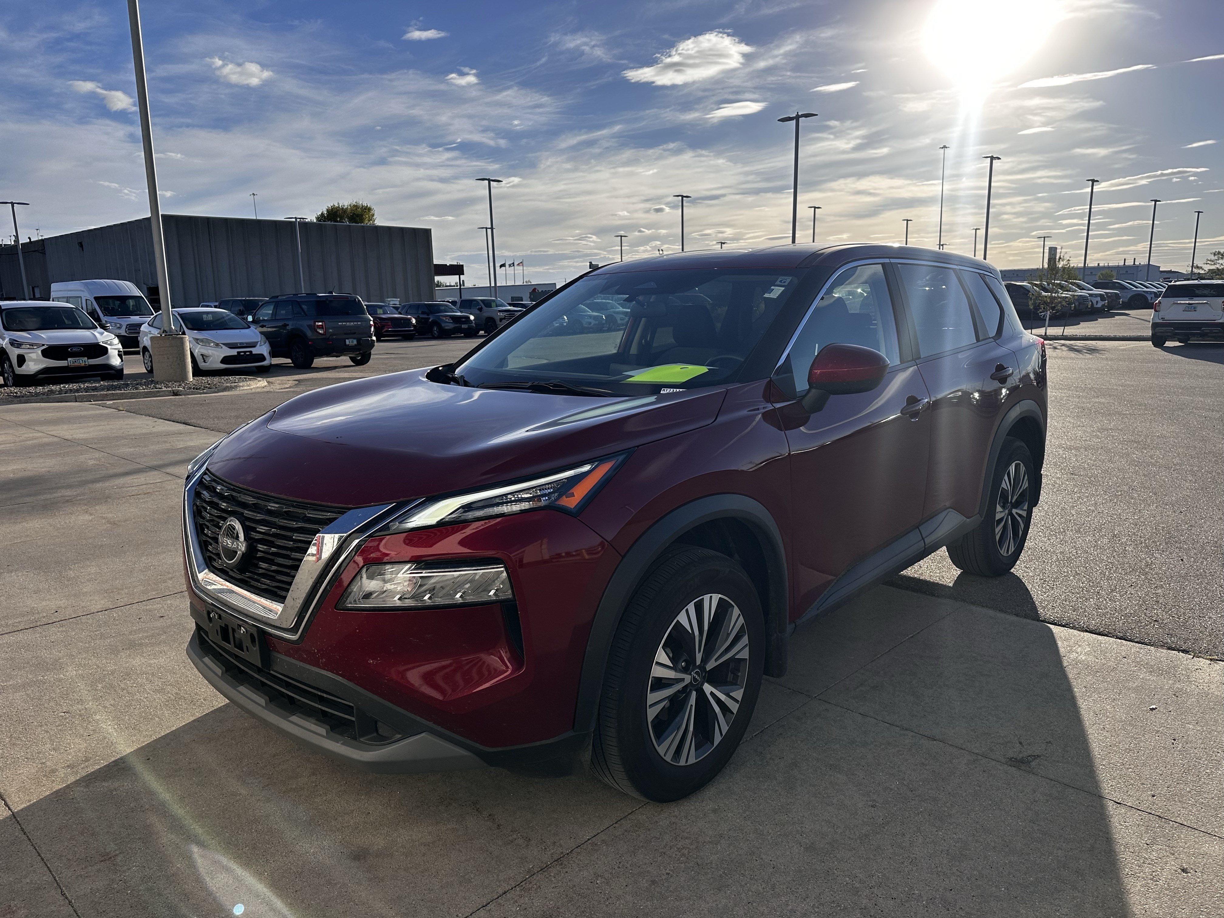 Used 2023 Nissan Rogue SV AWD/4WD image 3