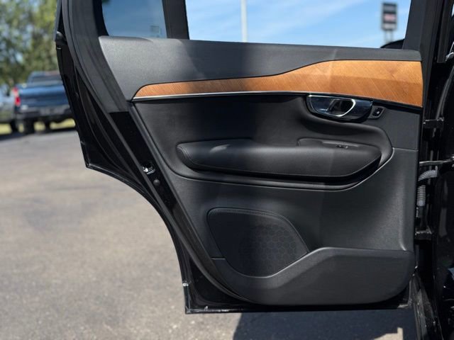 Used 2022 Volvo XC90 T6 Momentum w/ Climate Package image 25