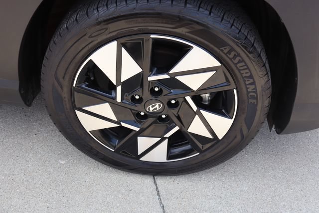 Used 2025 Hyundai Kona SEL FWD image 8