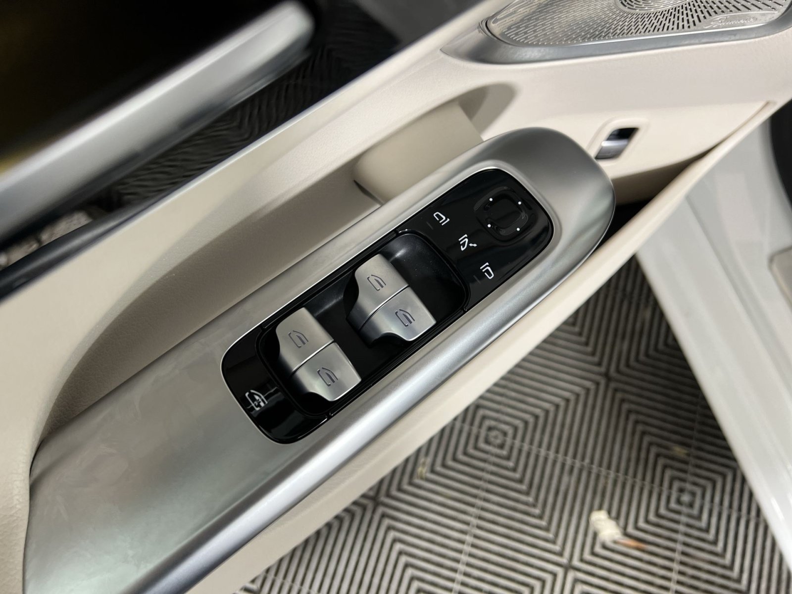 Used 2024 Mercedes-Benz C 300 4MATIC Sedan image 15