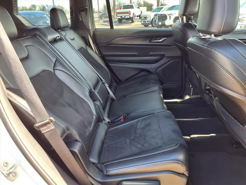 Used 2024 Jeep Grand Cherokee L Laredo image 26