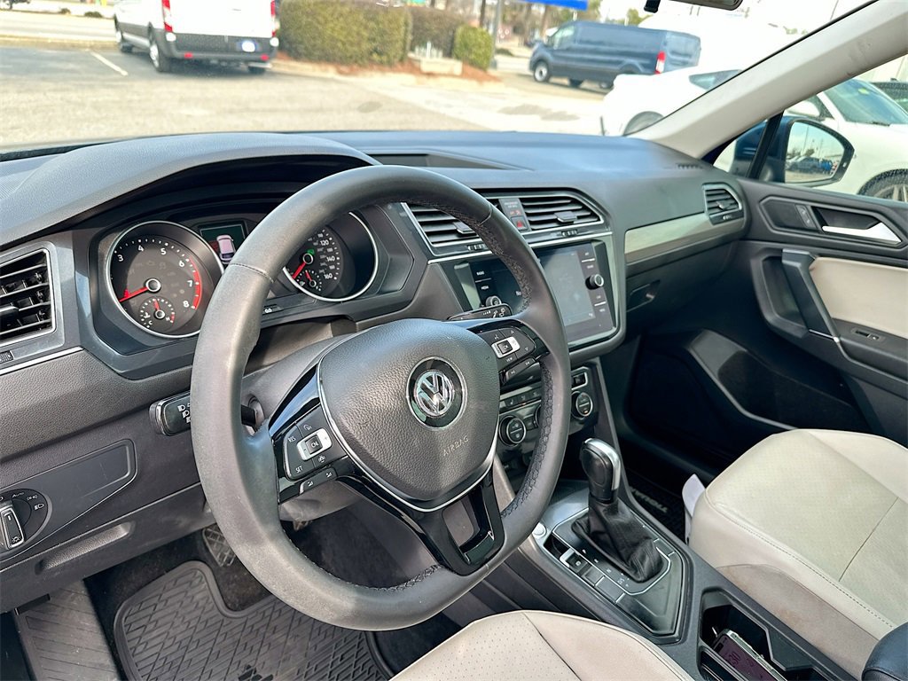 Used 2020 Volkswagen Tiguan SE image 11