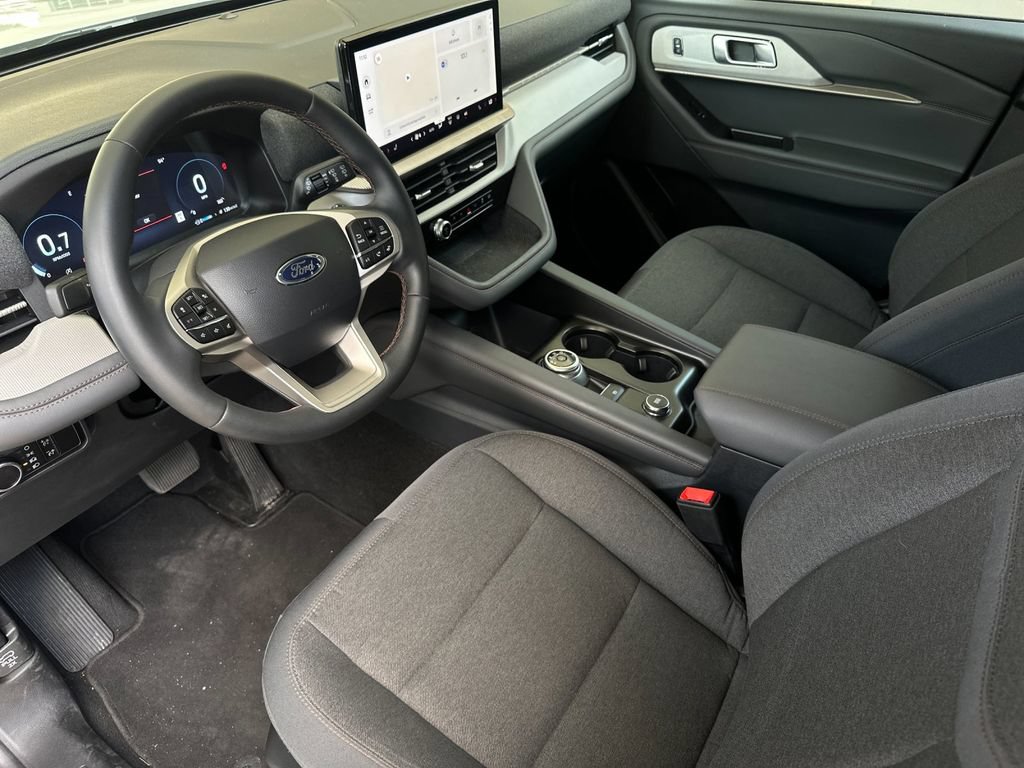 Certified 2026 Ford Explorer Active RWD image 9