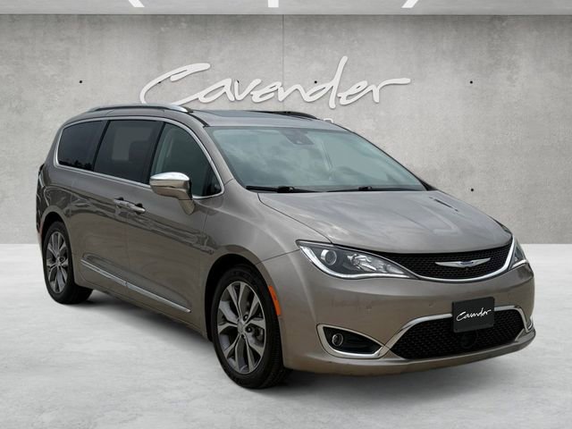 Used 2018 Chrysler Pacifica Limited w/ Tire & Wheel Group FWD image 2