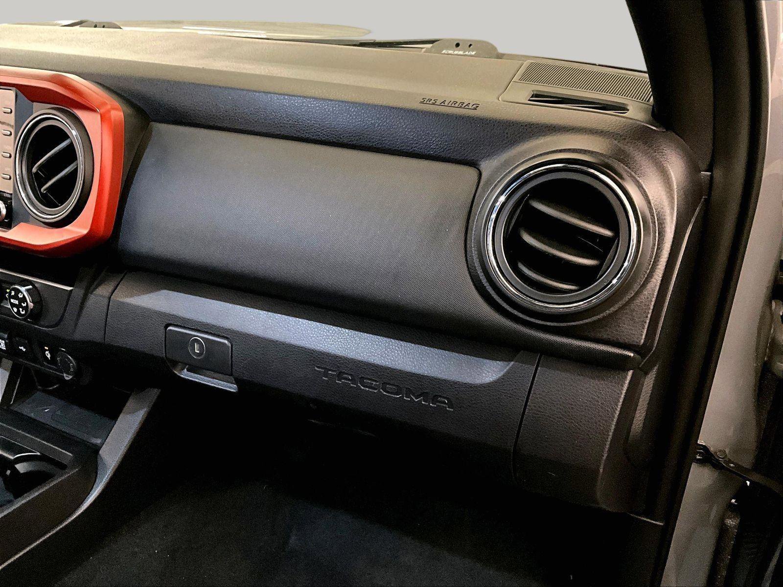Used 2020 Toyota Tacoma TRD Off-Road AWD/4WD image 15