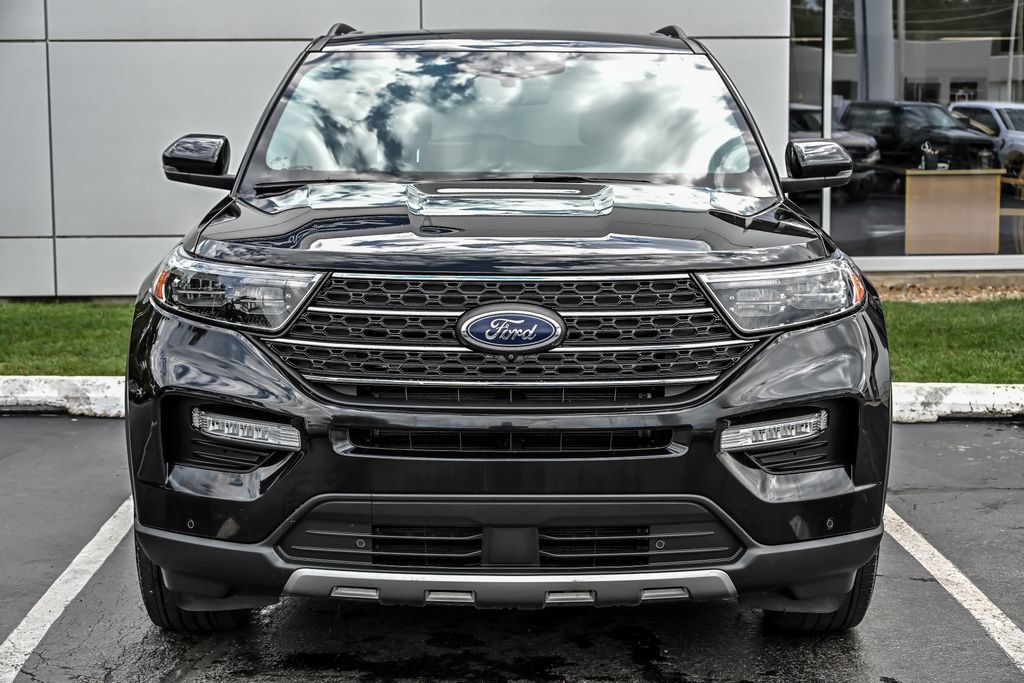 Certified 2023 Ford Explorer XLT w/ Equipment Group 202A AWD/4WD image 4