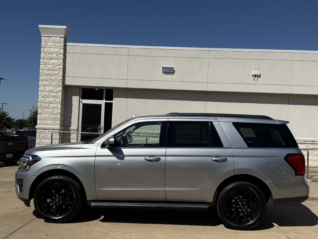 Certified 2022 Ford Expedition XLT RWD image 3