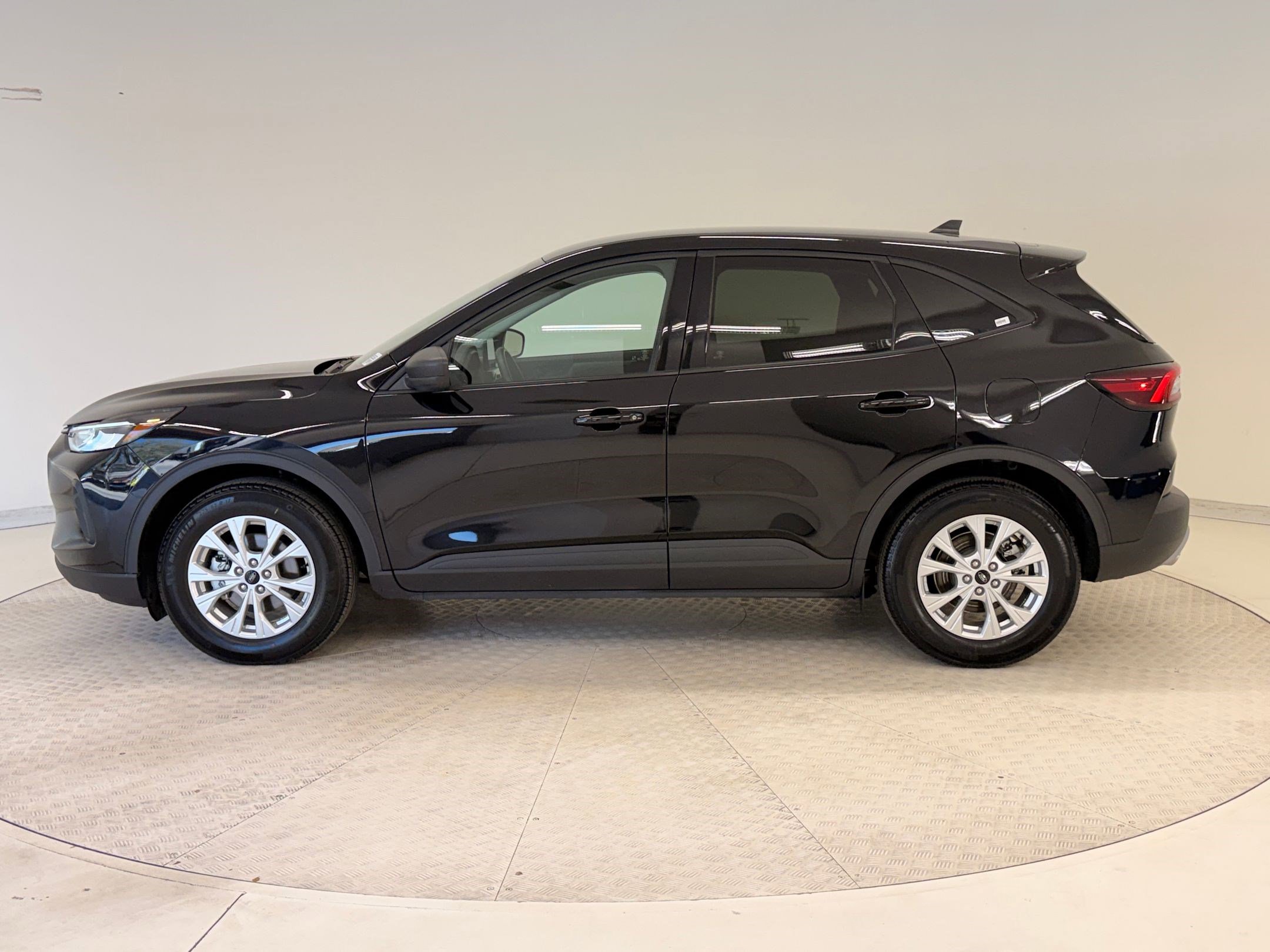 Certified 2025 Ford Escape Active image 2