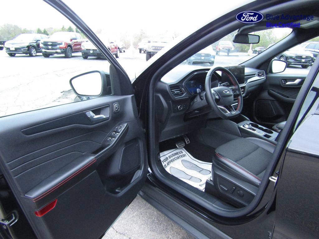 Certified 2023 Ford Escape ST-Line Elite AWD/4WD image 16