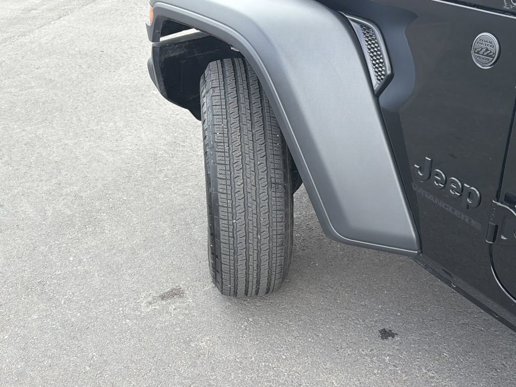 Used 2025 Jeep Wrangler Sport image 32