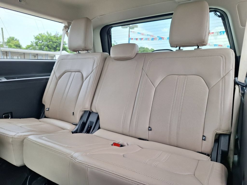 Certified 2022 Ford Expedition Max Limited RWD image 11