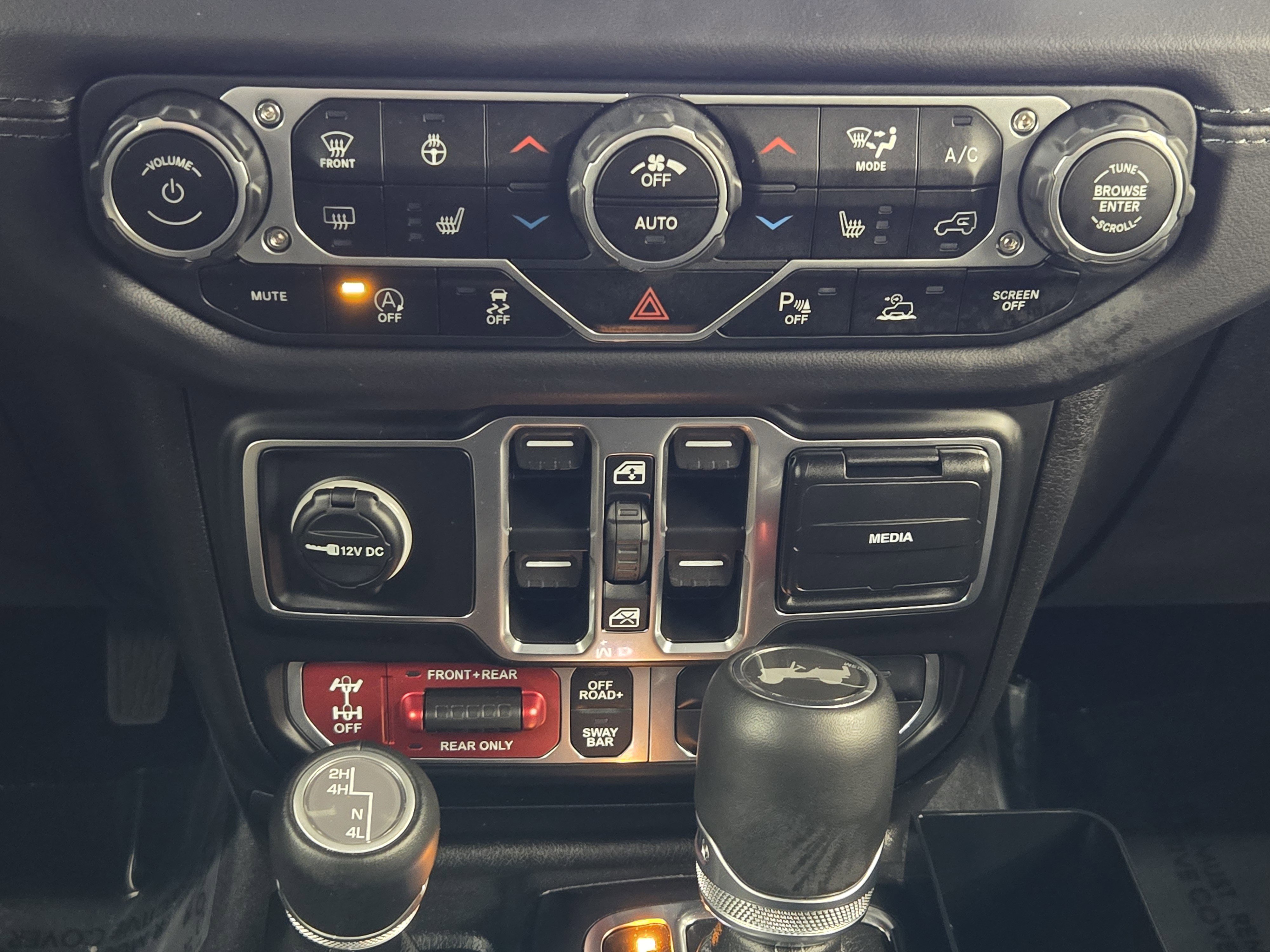Used 2025 Jeep Wrangler Unlimited Rubicon w/ Safety Group AWD/4WD image 20