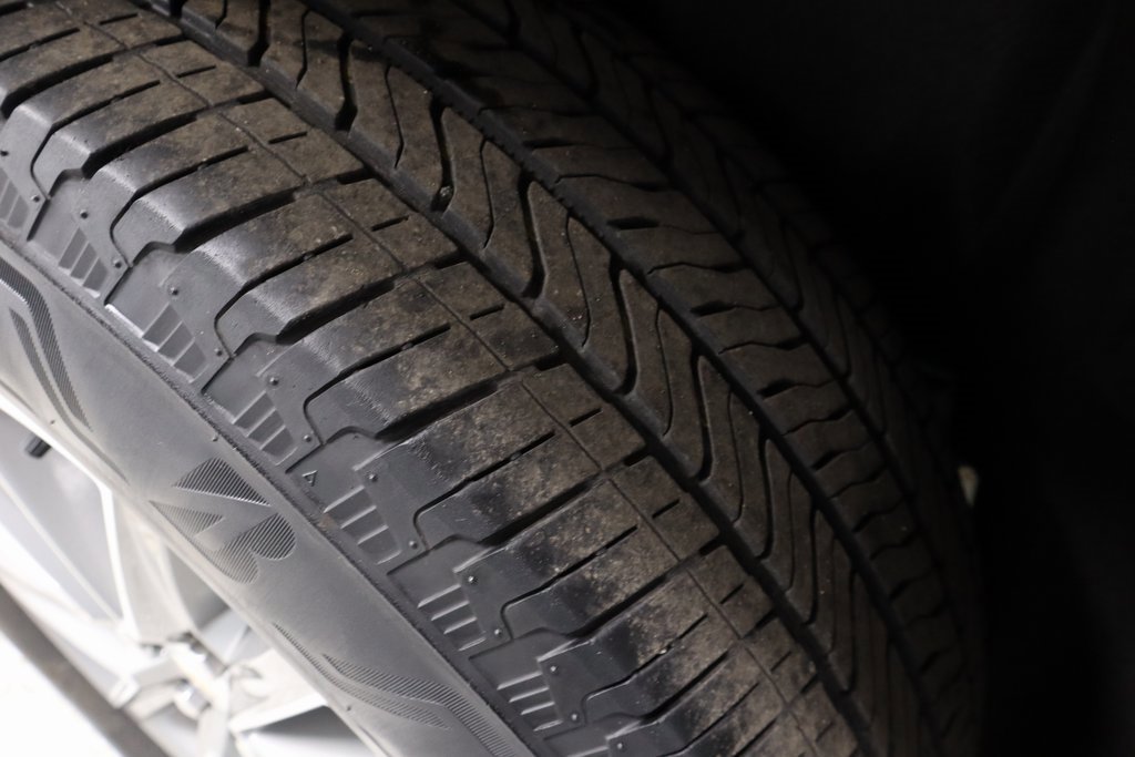 Used 2023 Chevrolet Traverse LT image 14