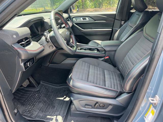 Certified 2025 Ford Explorer ST-Line w/ Premium Package RWD image 17