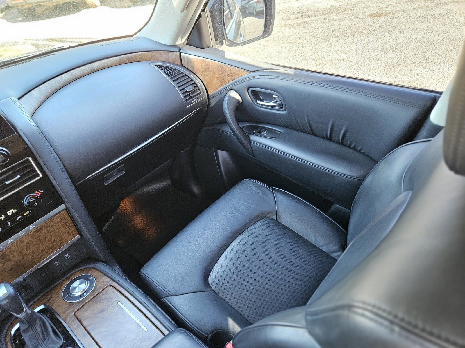 Used 2022 Nissan Armada SL w/ Captain's Chairs Package image 16