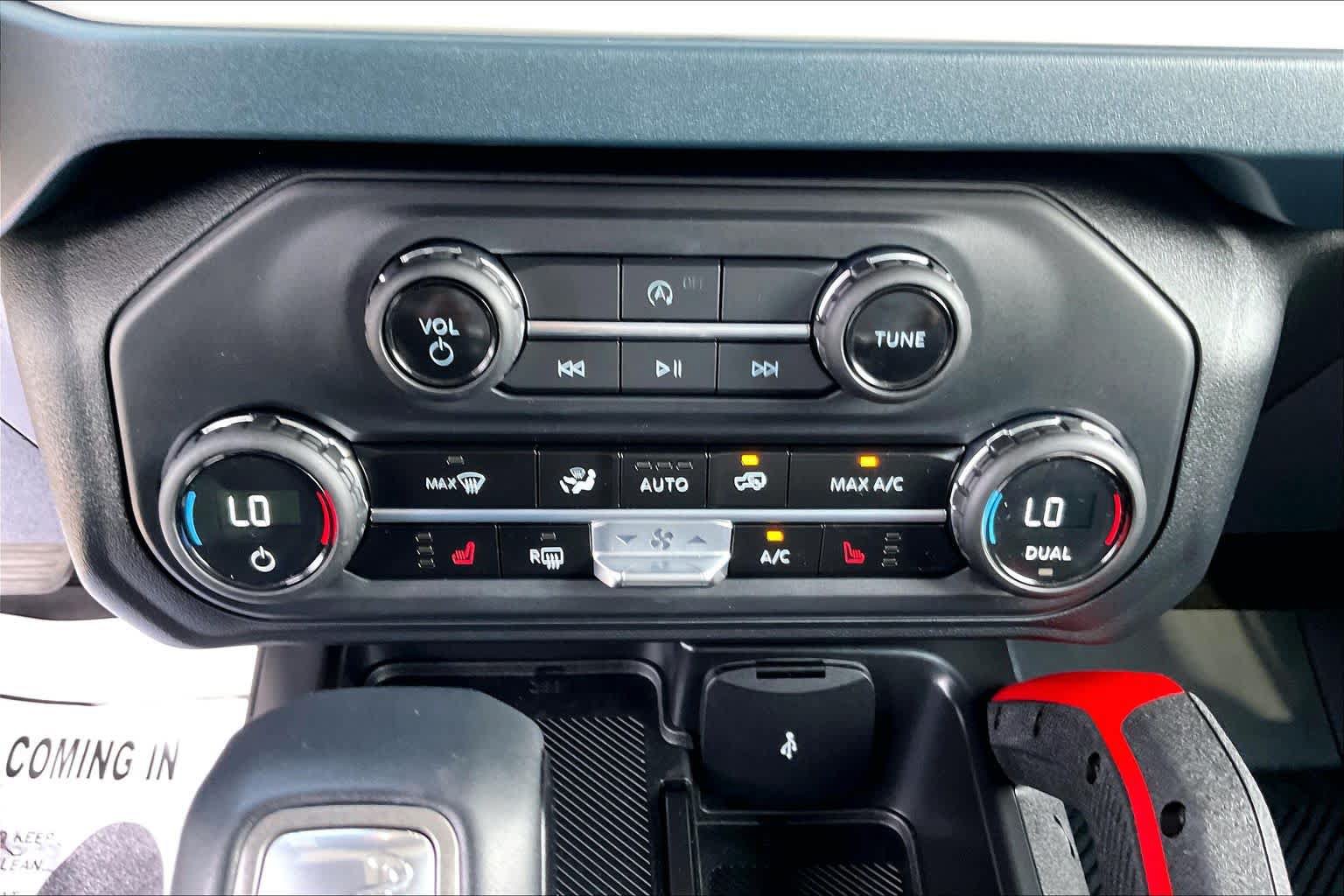 Certified 2025 Ford Bronco Heritage Edition AWD/4WD image 28