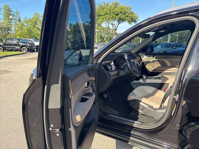 Used 2026 Volvo XC90 B6 Plus w/ Protection Package Premier AWD/4WD image 14