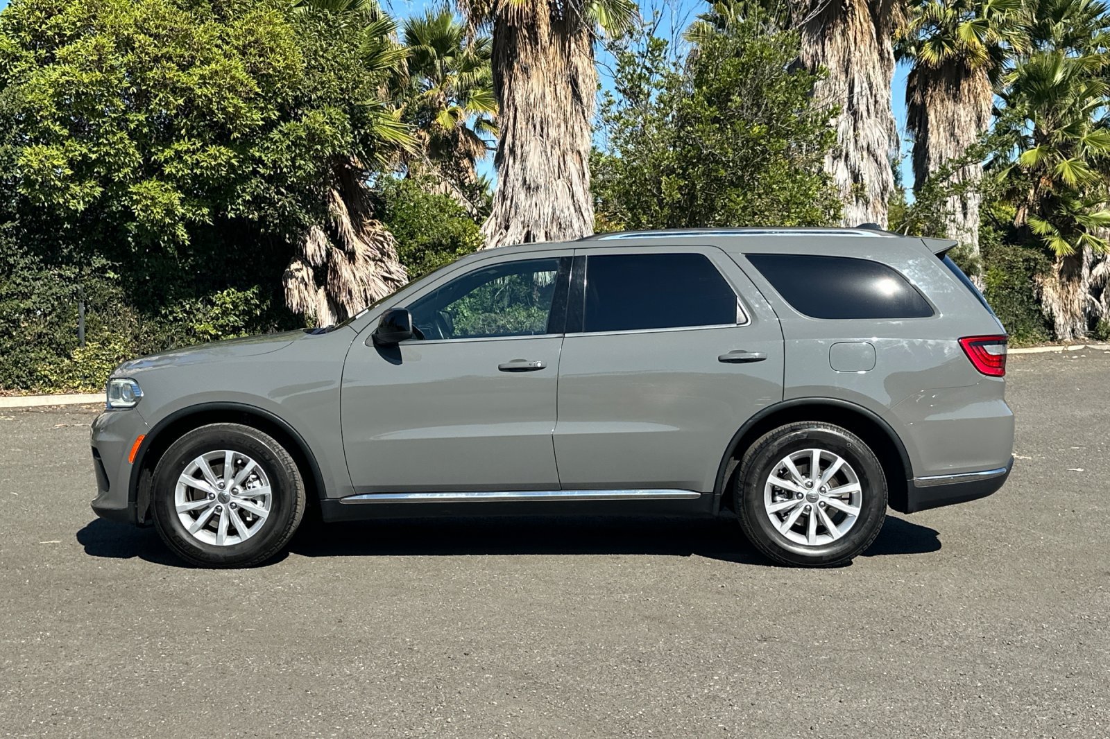 Used 2023 Dodge Durango SXT Launch Edition RWD image 7
