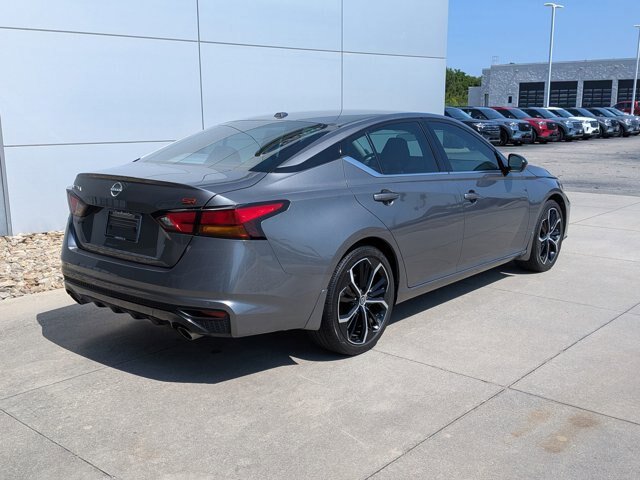 Used 2024 Nissan Altima 2.5 SR w/ SR Premium Package FWD image 4