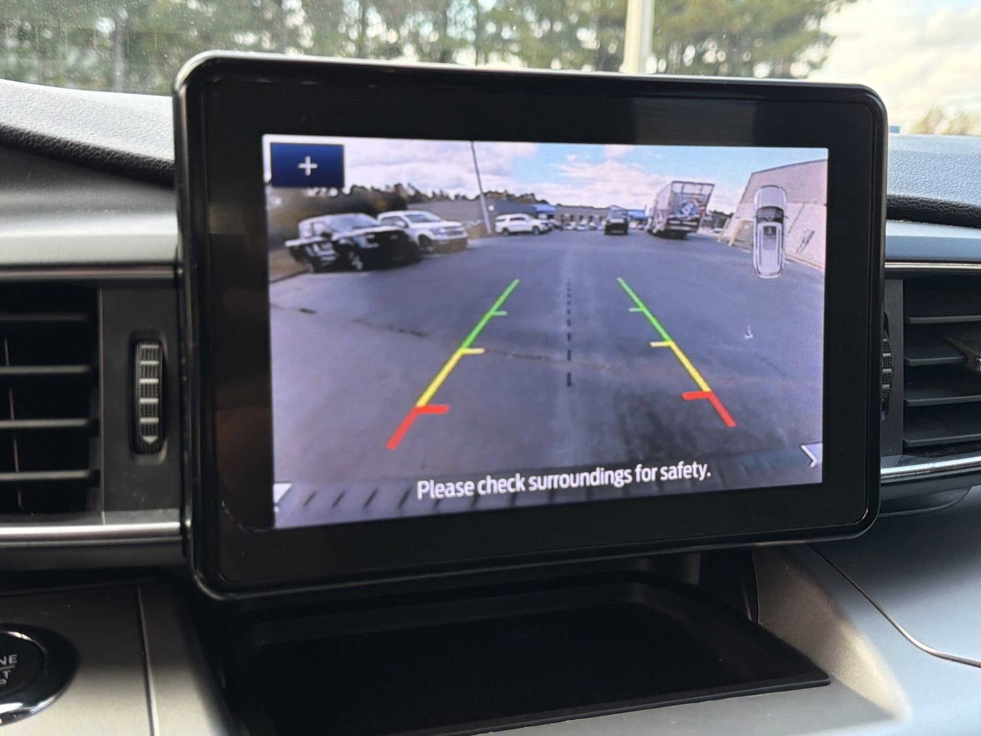 Certified 2022 Ford Explorer XLT w/ Equipment Group 202A image 6