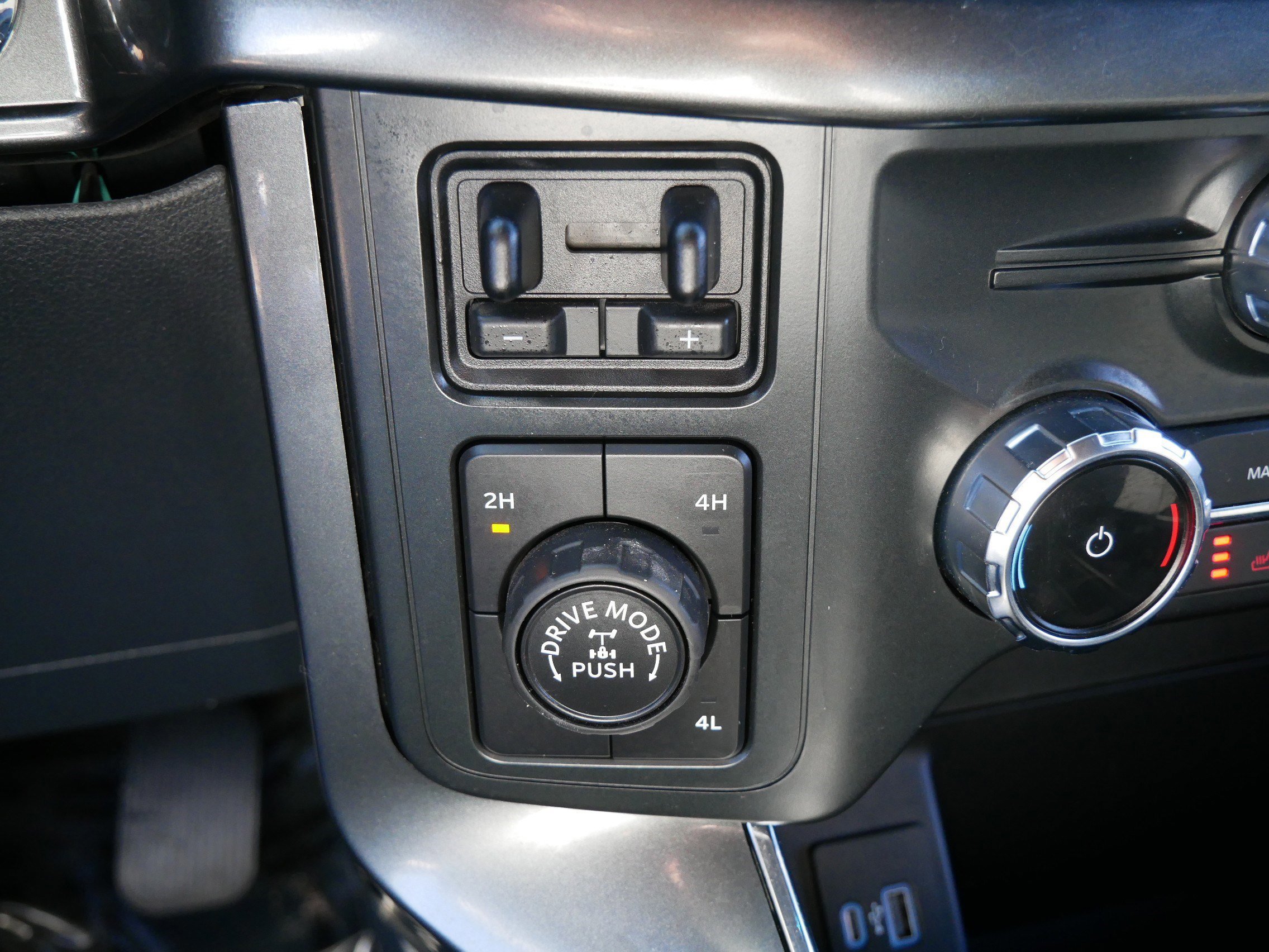 Certified 2022 Ford F150 XLT w/ Equipment Group 302A High image 46