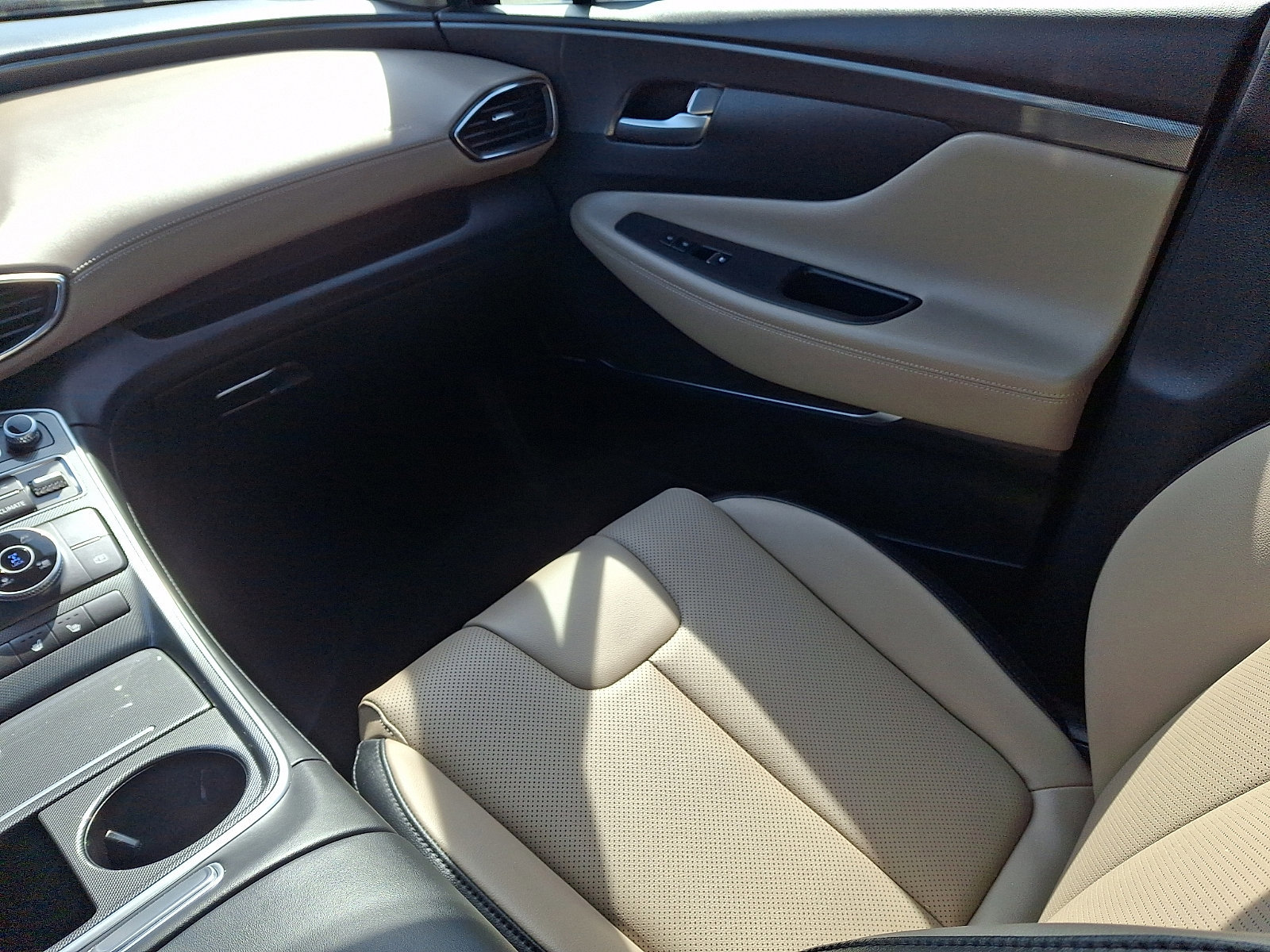 Used 2023 Hyundai Santa Fe SEL w/ Premium Package image 16