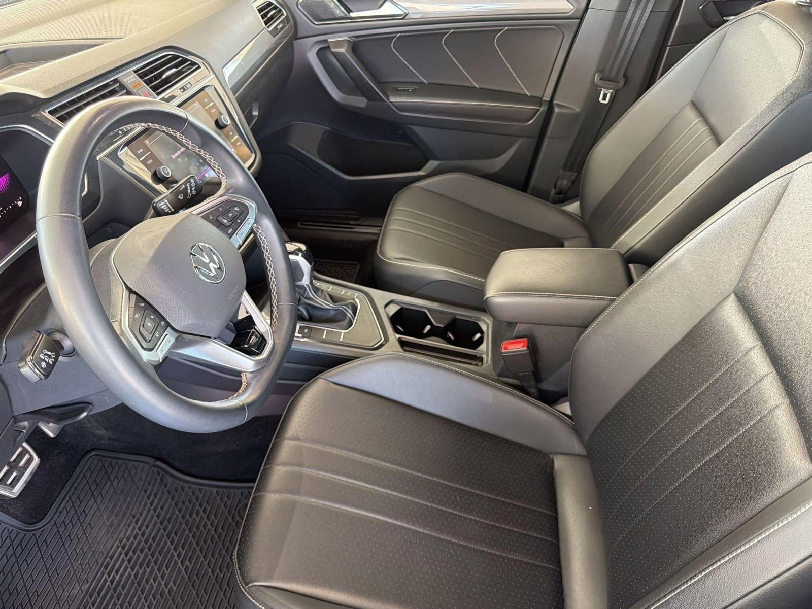 Used 2023 Volkswagen Tiguan SE R-Line image 20
